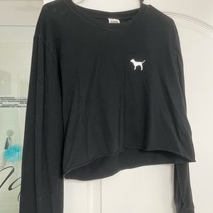 Black cropped long sleeve tee